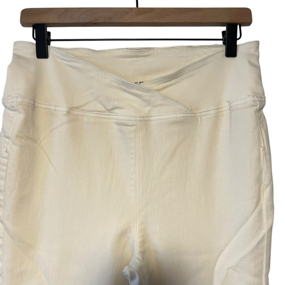 We The Free Womens Cream Flare Jeans Size 28 High Rise V Front Festival Denim - Picture 3 of 6